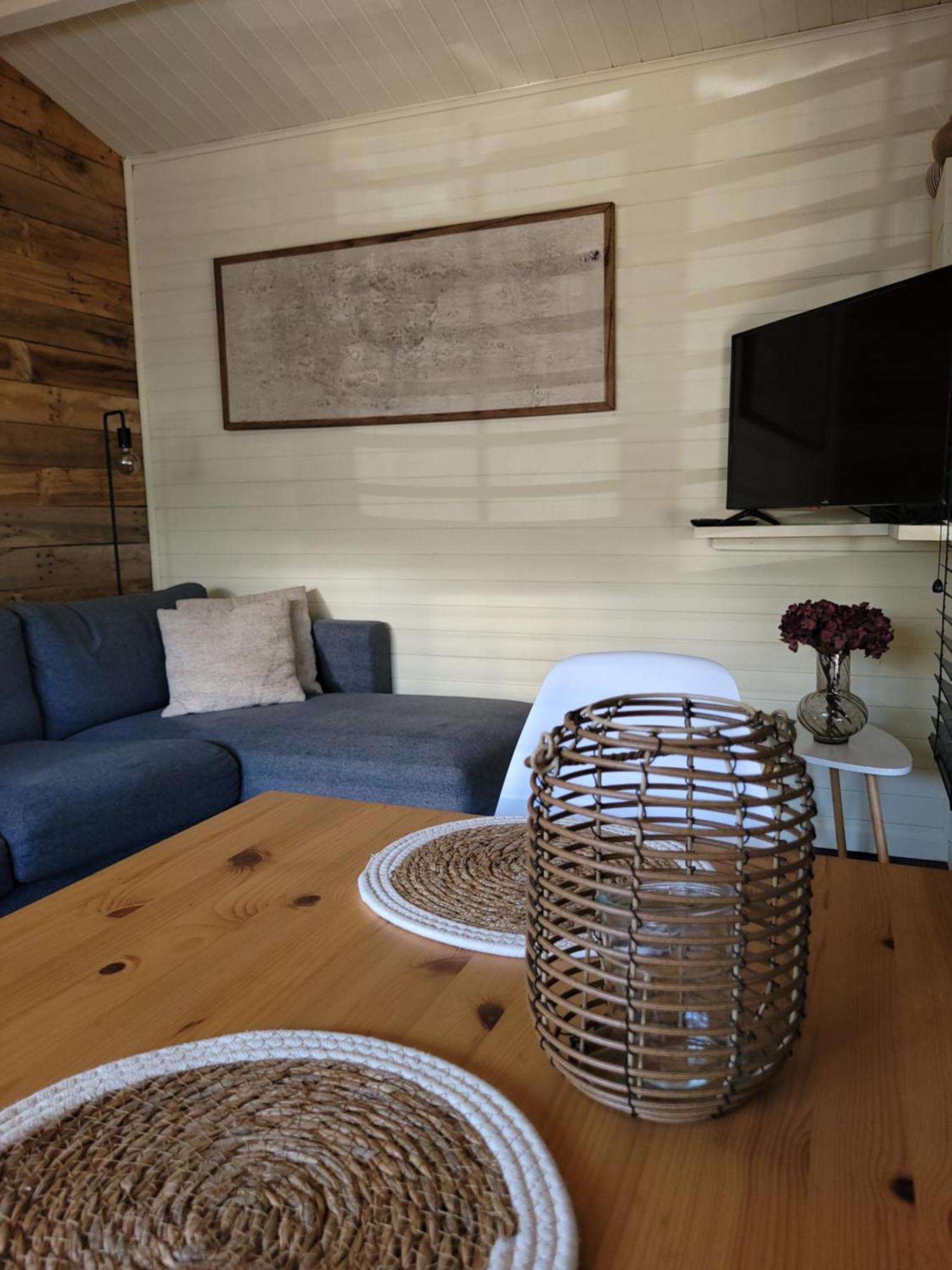 Rustig Gelegen Chalet Solvo Met Terras Aan Het Water Geel Bagian luar foto