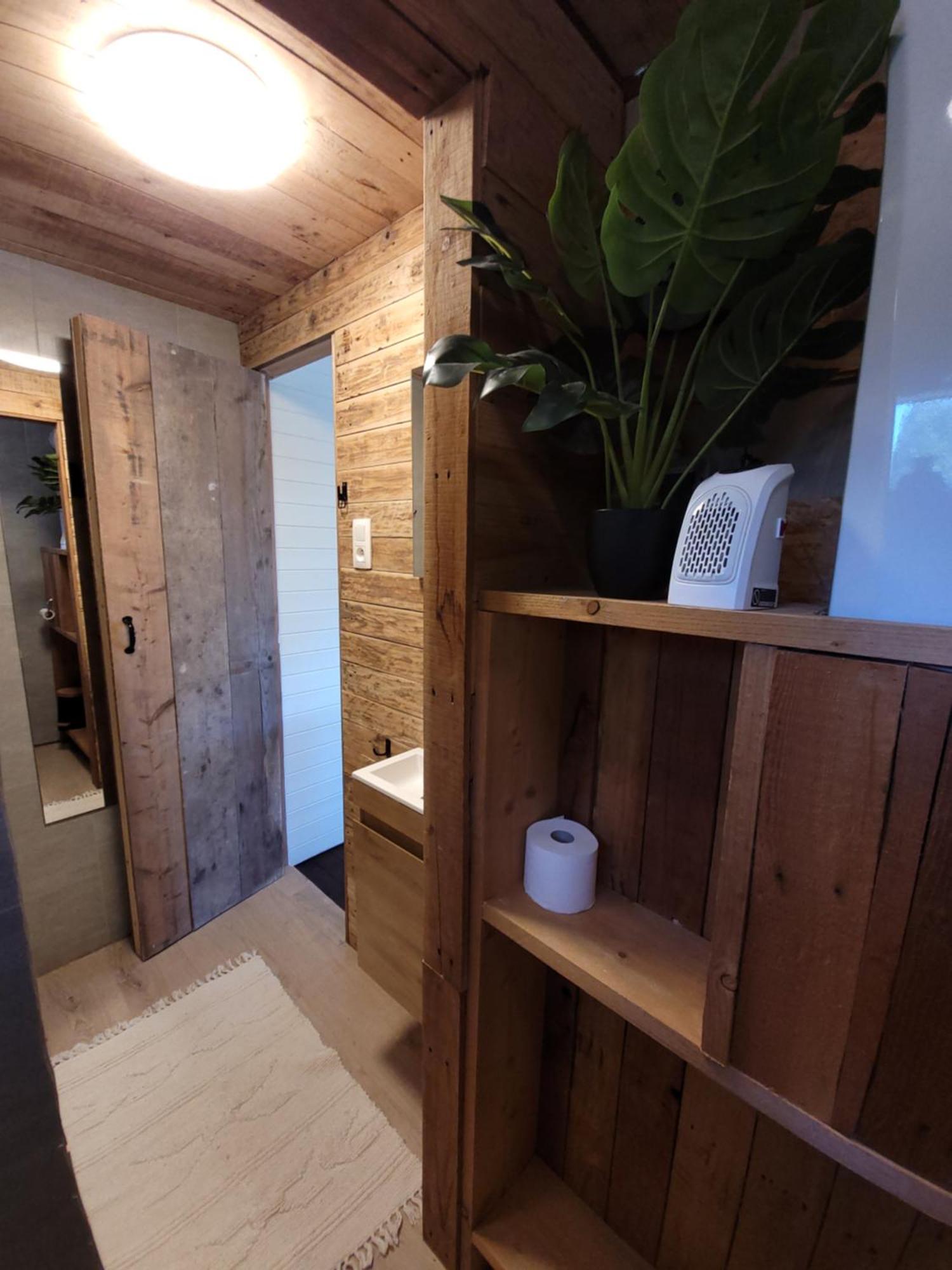 Rustig Gelegen Chalet Solvo Met Terras Aan Het Water Geel Bagian luar foto